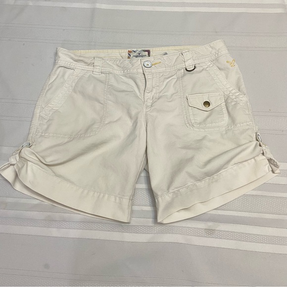 American Eagle Outfitters Womens Cream Shorts EUC size 8 - Picture 2 of 13